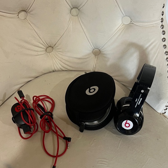 Beats by Dre Over-Ear Headphones - Black and Red - Picture 1 of 6